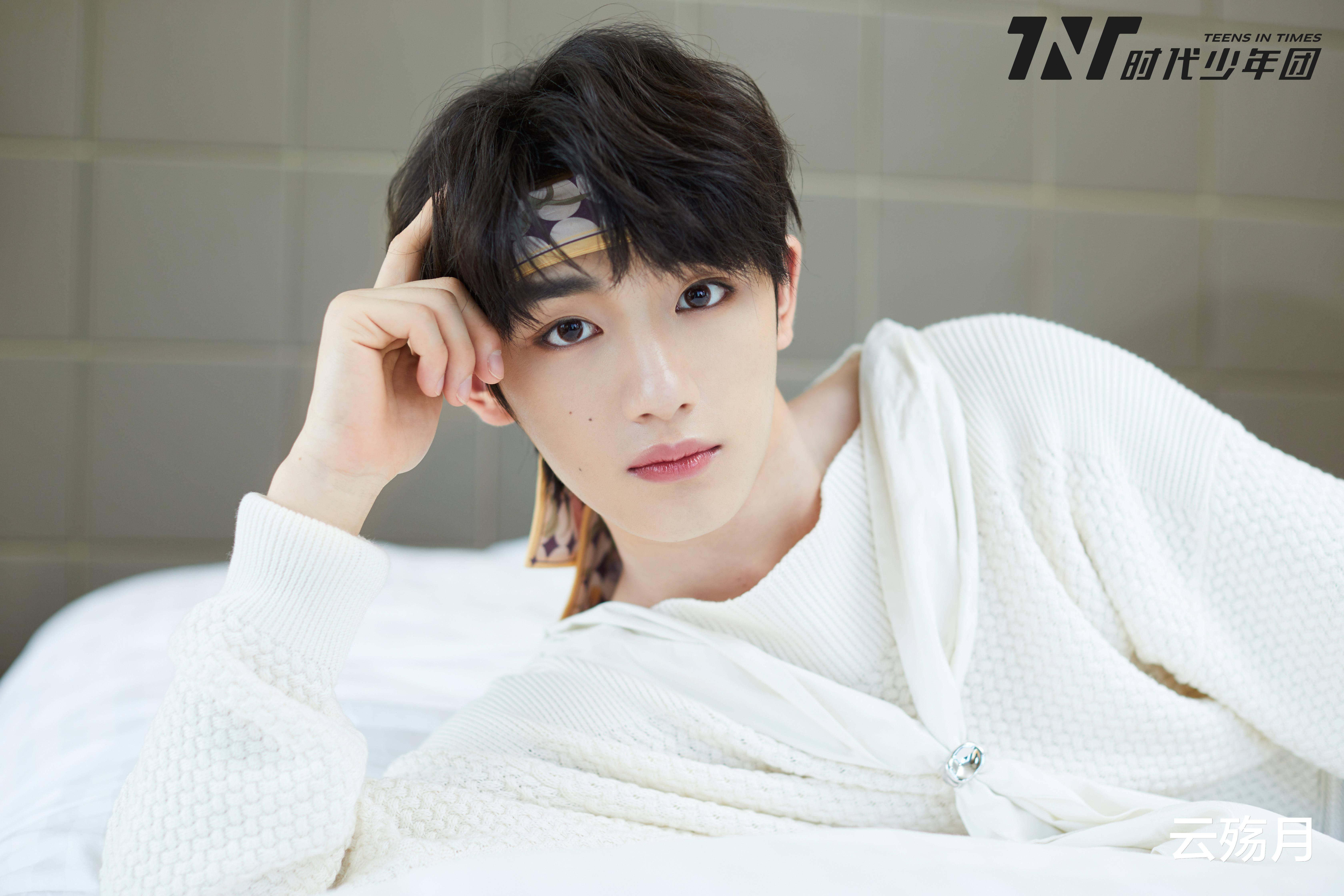 谢霆锋|被黑粉称为“小吸血鬼”,被私生饭围堵,丁程鑫是如何出圈的?