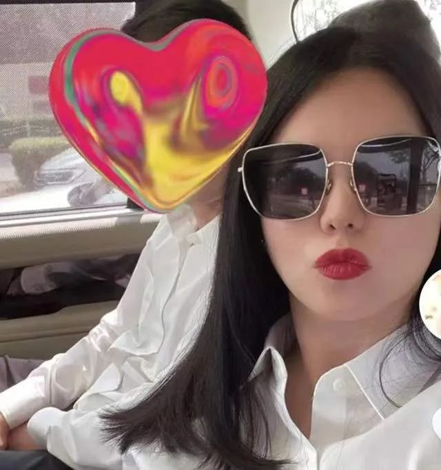 李湘|李湘疑似曝光新恋情！新欢无意避嫌早就有暗示，网友纷纷送上祝福