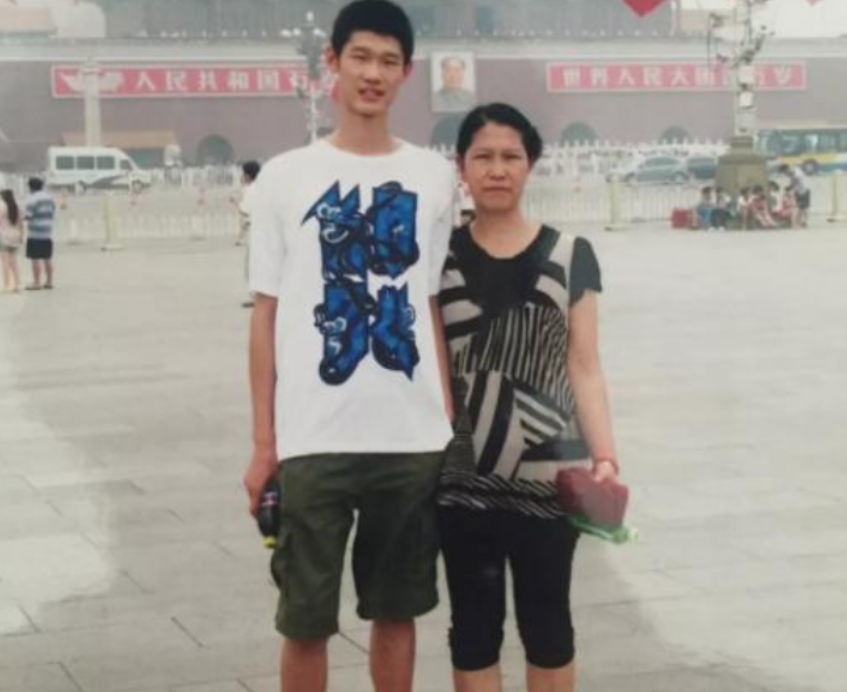 胡金秋|男篮胡金秋，从小劈柴干农活，为打球错过清华，520与初恋领证