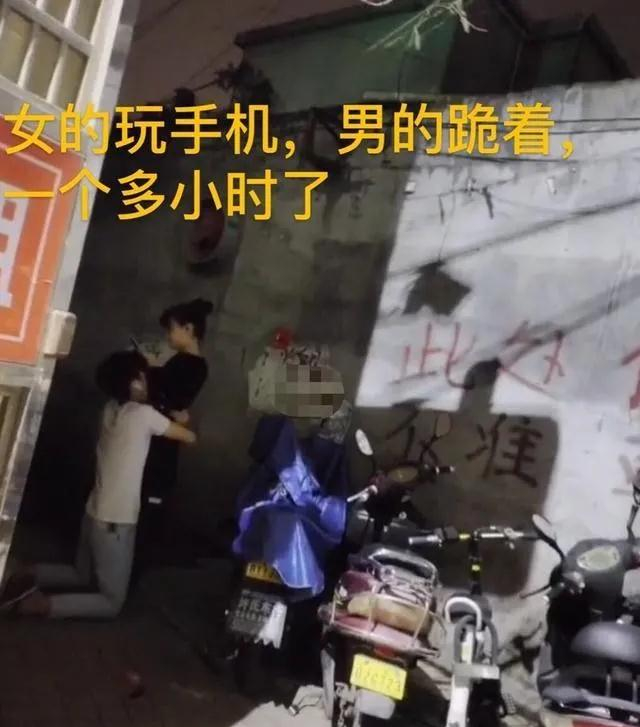 蜗牛研究僧|男子跪在雨中一个多小时苦苦哀求,女子最终选择了回家相亲