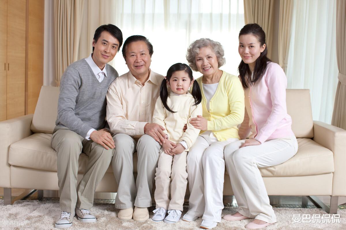 曼巴侃侃侃 一家5口早就默默加入美籍,却还在中国捞金,今年没钱捞了