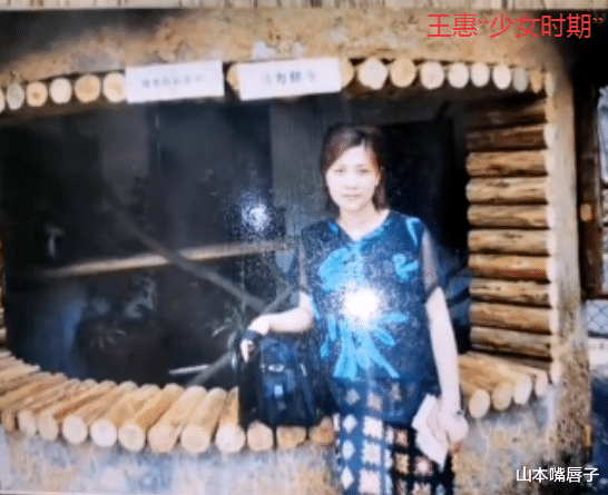 郭德纲|郭德纲老婆罕见露面，一身行头近20万，和老郭一样爱穿名牌