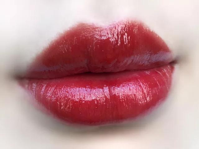 t恤 哪些口红色号好看?这些口红很适合黄皮肤色,超级显白!