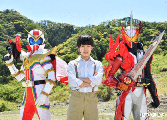 特摄|假面骑士50周年剧场版来袭，少年石森章太郎登场，新骑士草图公开