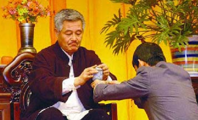 赵本山|葛淑珍：儿子一出生是聋哑人，结婚12年被赵本山抛弃，如今怎样了