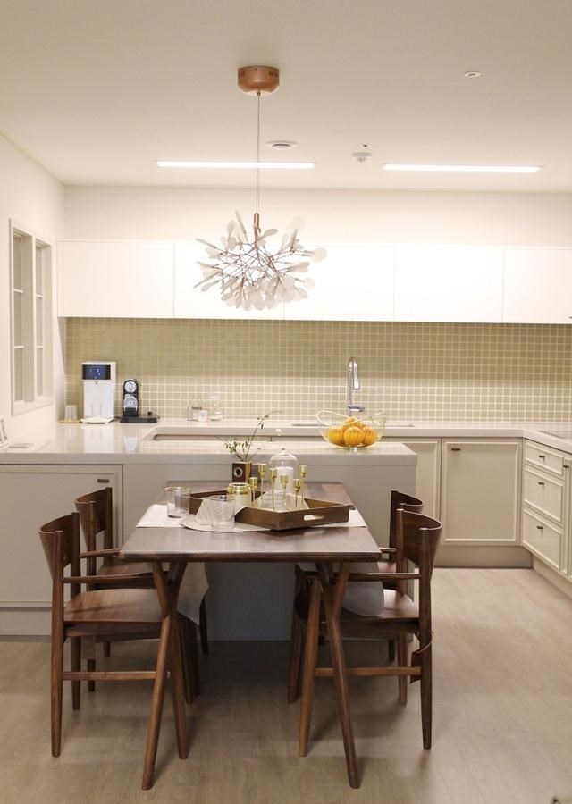 21岁步入社会,31岁买下126㎡,布置成温馨法式风,给足自己安全感