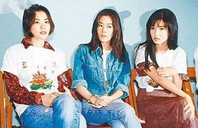 关淑怡|与和尚生子，和小23岁男主播玩母子恋，曾比王菲还红的她活成这样