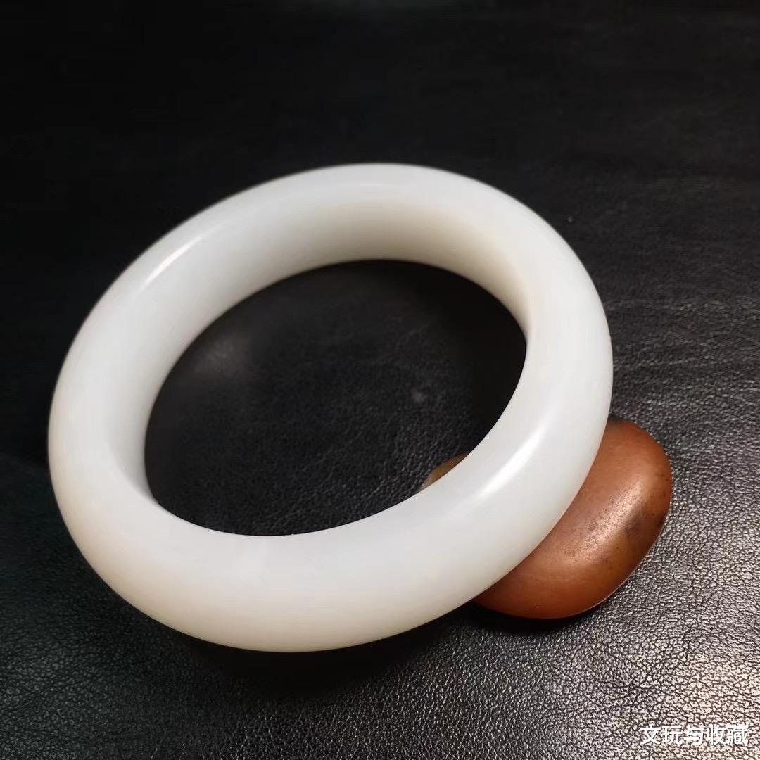 文玩|从你所佩戴的玉石，看你所属的品味，文玩的层次在于内外兼修