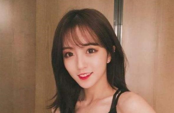 豪门明星|莉哥还清上亿债务复出，颜值依旧却无清纯模样，拼命装嫩令人心酸