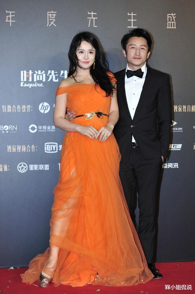 冉莹颖|冉莹颖真放得开，穿吊带液体裙只用一根带子，邹市明都挪不开眼了