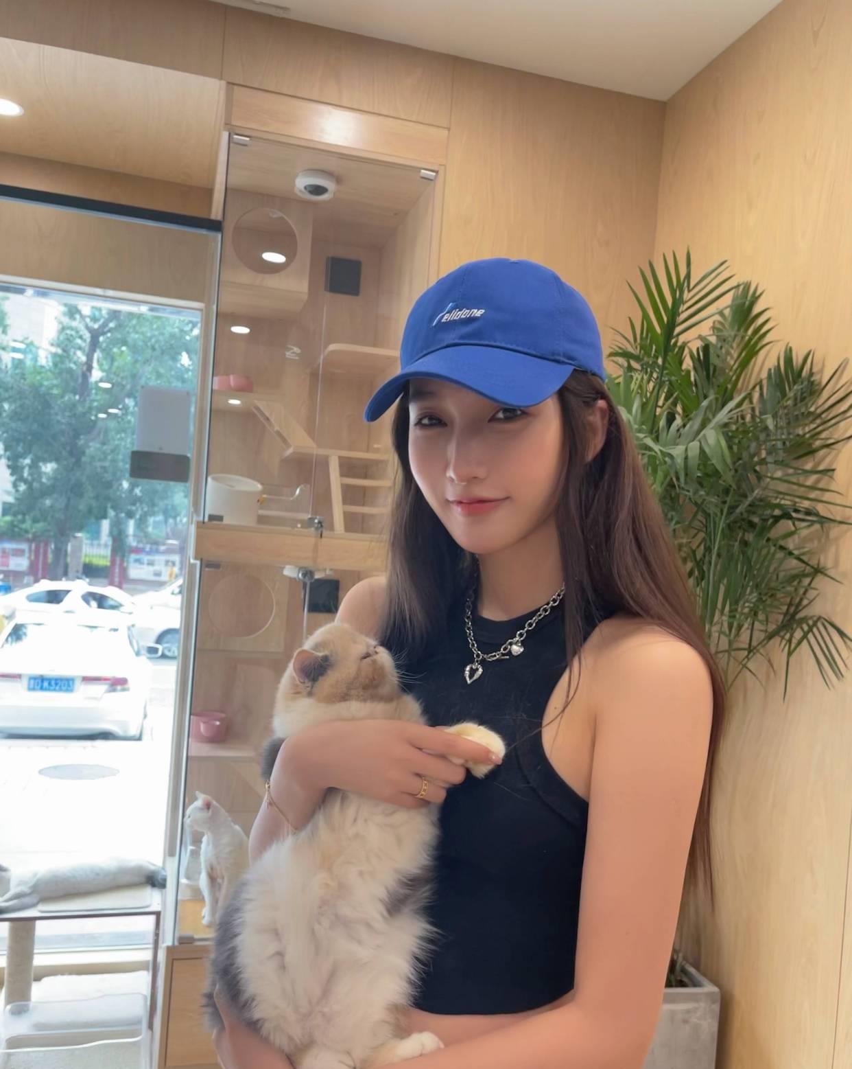 都美竹|改名“吴签”，私生活混乱，从单人到多人运动，都美竹的爆料绝了