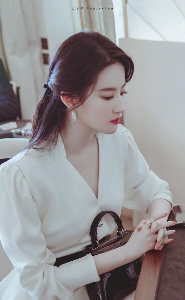 刘亦菲|人到中年的刘亦菲,比十七八岁时候的模样还好看,气质惊人