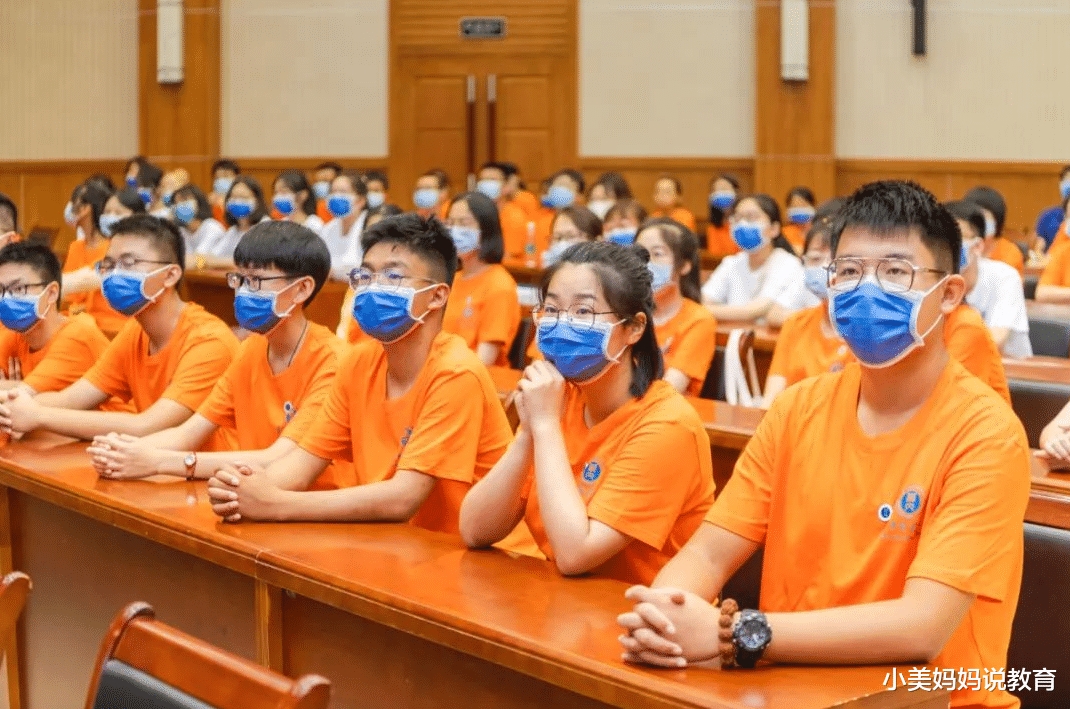 小美妈妈说教育|这位大一新生太惨，刚入学就被劝退，做出的举动无法让人原谅