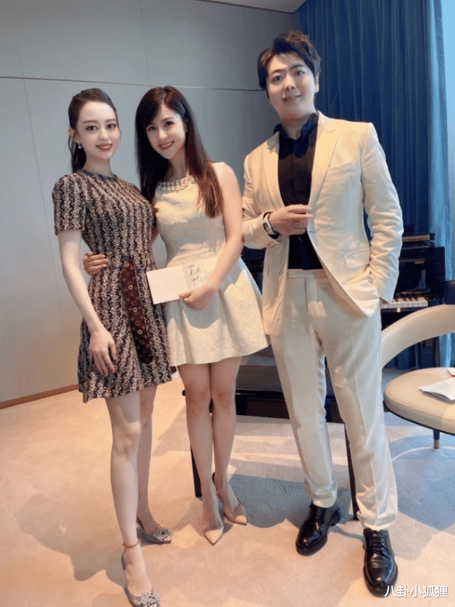 朱珠|郎朗携爱妻及妈妈参加聚会，吉娜紧搂婆婆肩膀合照，婆媳关系超好