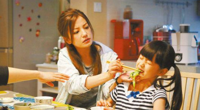 赵薇|因长得太好看，被全网禁止整容的赵薇“女儿”，如今美得不敢认