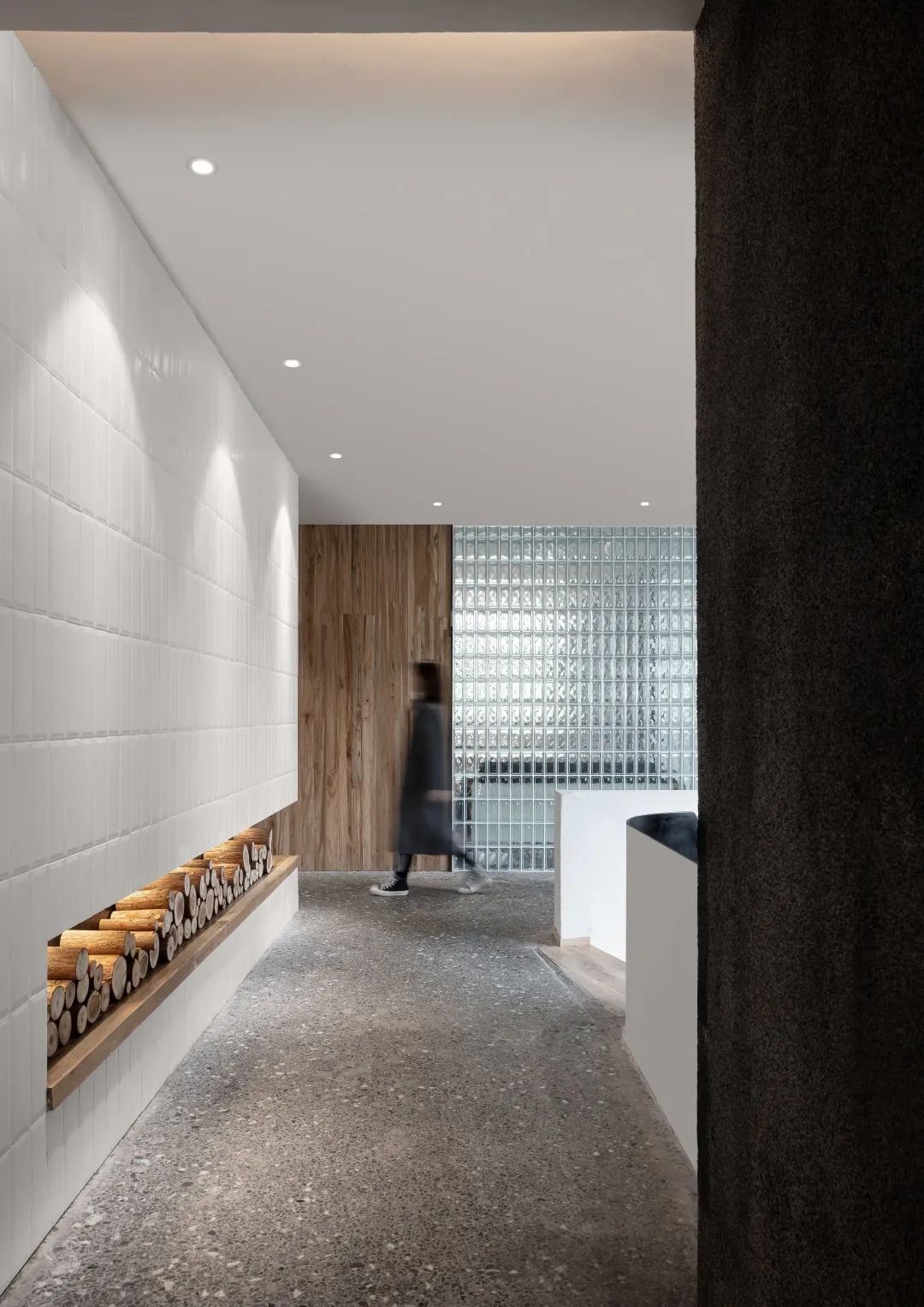 荐设 谢江明作品重庆天地餐厅：“雾食”，更务实