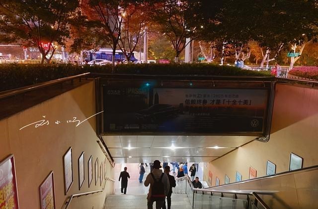 九烈or泥莉 国内有一座委屈的省会，明明实力很强，却被认为是隔壁省的卧底