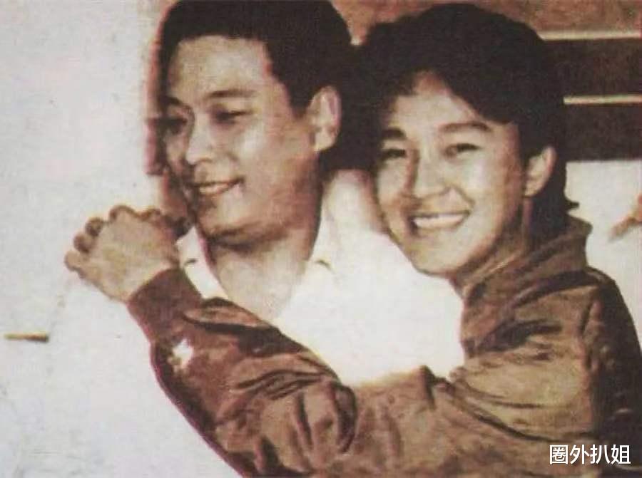 吴孟达|吴孟达葬礼直戳港圈虚伪：扶灵人是送行者，但不是躲起来的理由