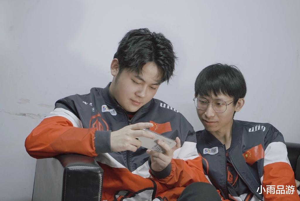 ag战队|AG五人全部留队，久诚首发难保，极光上大名单，忆安竞争主力