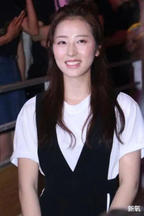 周雨彤|挤地铁还因为不加班被辞退，她应该是娱乐圈里最懂我们的人了吧