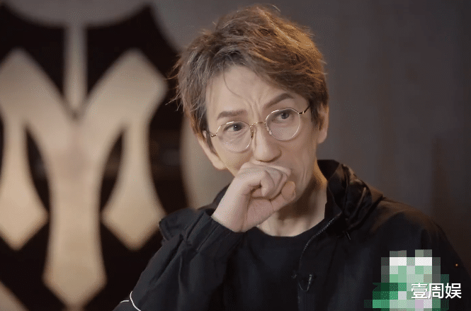 林志炫|《披荆斩棘》55岁林志炫痛哭落泪，从艺30年，第一次摔下舞台！