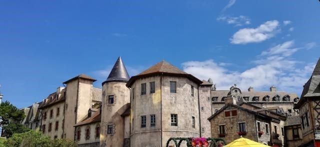 越南旅游 不给小费不让入境，还用中文写“不欢迎中国人”，如今彻底凉了