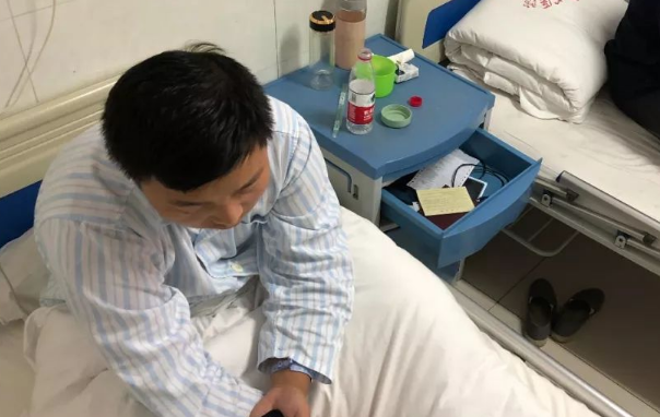 肝癌|40岁大哥经常失眠，确诊肝癌，医生怒斥：身体早有异常，却不当回事