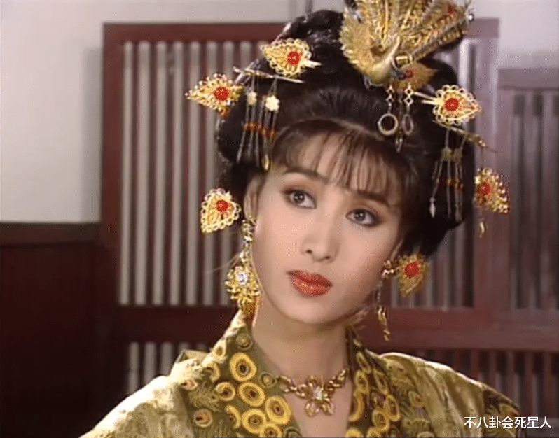 武则天|14版武则天对比，谁霸气十足不怒自威，谁气场不够强行尬演