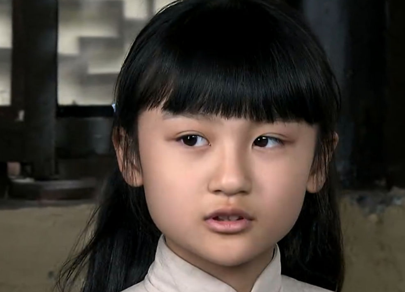 陆子艺|她6岁被成龙抱着上春晚，14岁演《花千骨》被说丑，现在颜值大变