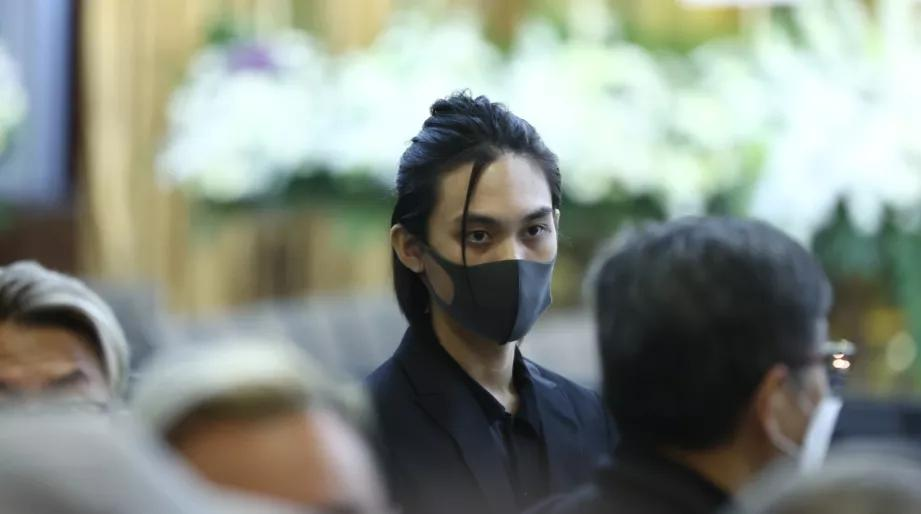 吴孟达|吴孟达设灵日感人细节：星爷提前到达，屏幕播放作品，花牌送不停