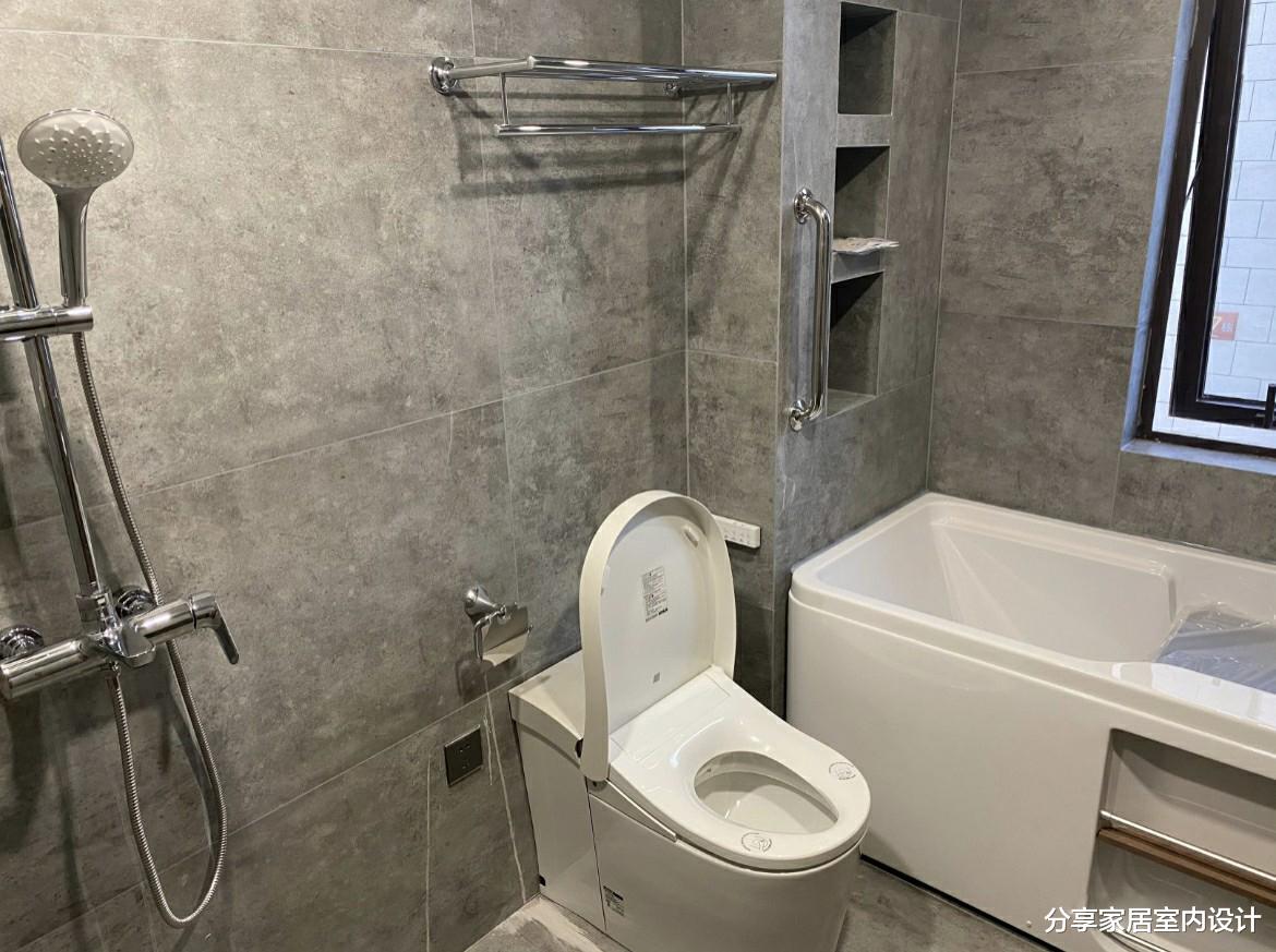 她第一次装修130平新房，坚持全屋木地板，电视墙设计非常实用！