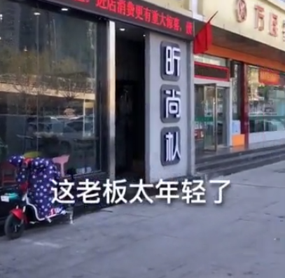 |29岁吃播网红泡泡龙过世，曾靠“给餐厅上课”成名，死因惹争议