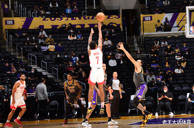 湖人队|湖人打出团队篮球！塔克真棒，半场10+5，火箭小科比15+4很生猛