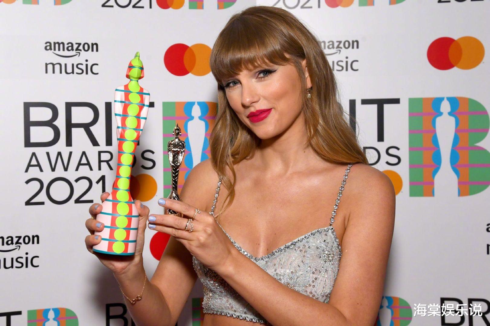 泰勒·斯威夫特|霉霉穿内衣抹胸出席全英音乐奖，身材健美丰腴，小蛮腰事业线撩人