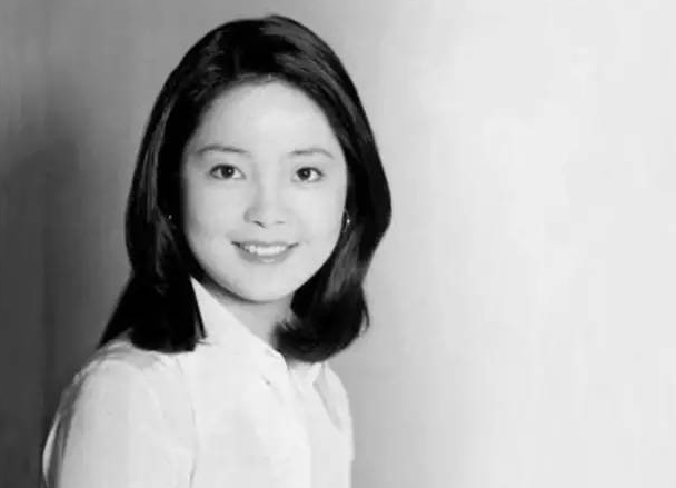 翡翠|绝代风华的邓丽君情路坎坷，唯有翡翠伴一生