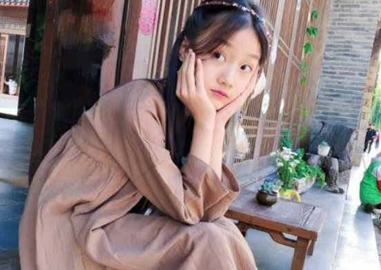 整容|赵薇的“女儿”因长得太好看，被全网禁止整容，如今美得不敢认！