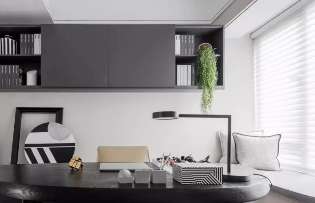 |120平现代风格装修，一进门就被迷住了，客厅地毯很有特色