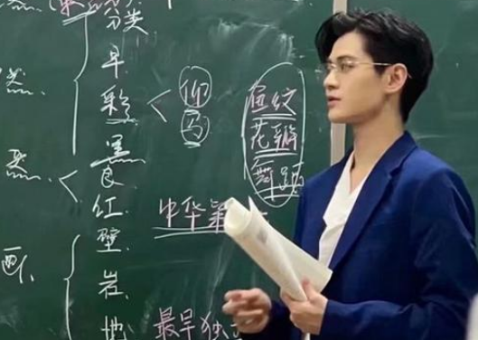 美术|那位吸粉无数的大学老师翻车了，证实照片为摆拍，网友痛斥无下限