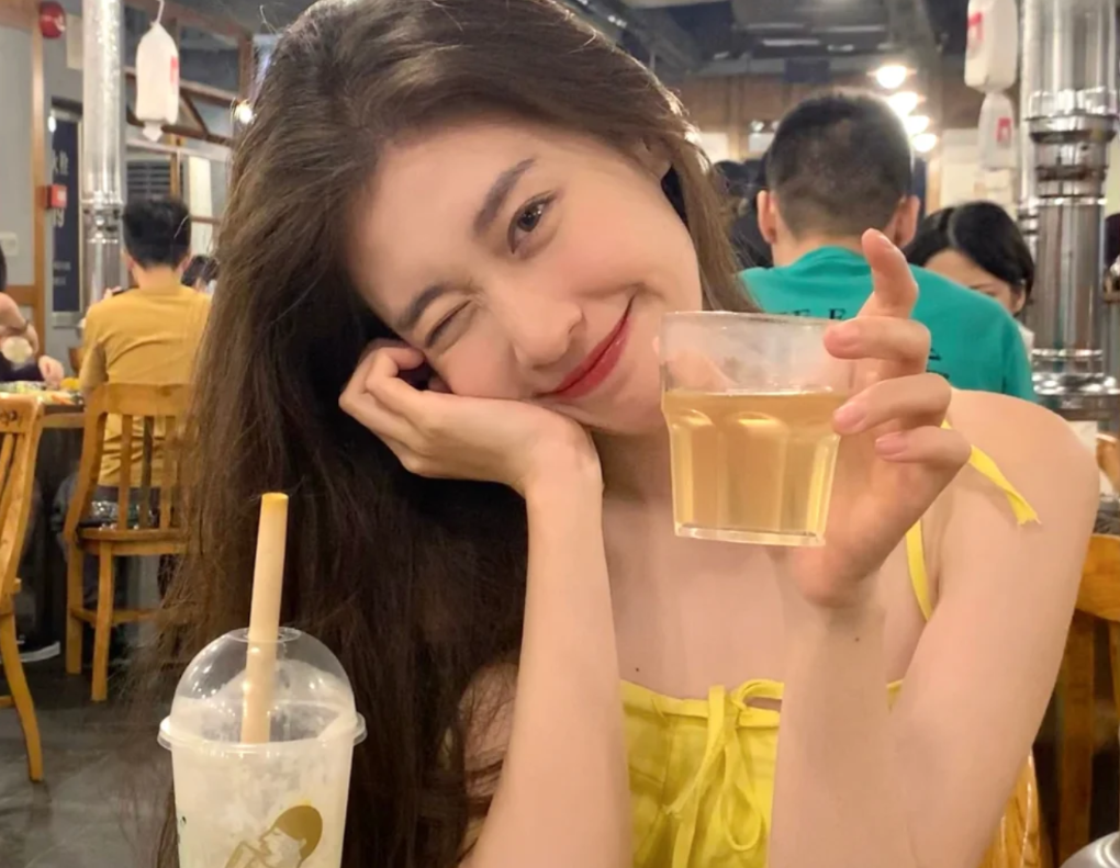 职业装|教育内卷化，“害”大学生沦为“社会底层”，何去何从成难题！