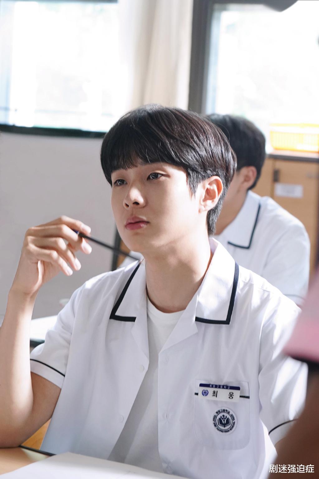 |崔宇植不愧是《那年我们》限定男友，男友装造型引发心动