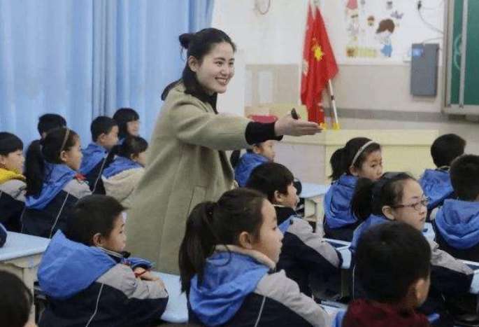 教师|“没有对比就没有伤害”，多名教师晒出工资条，差距真是有些大