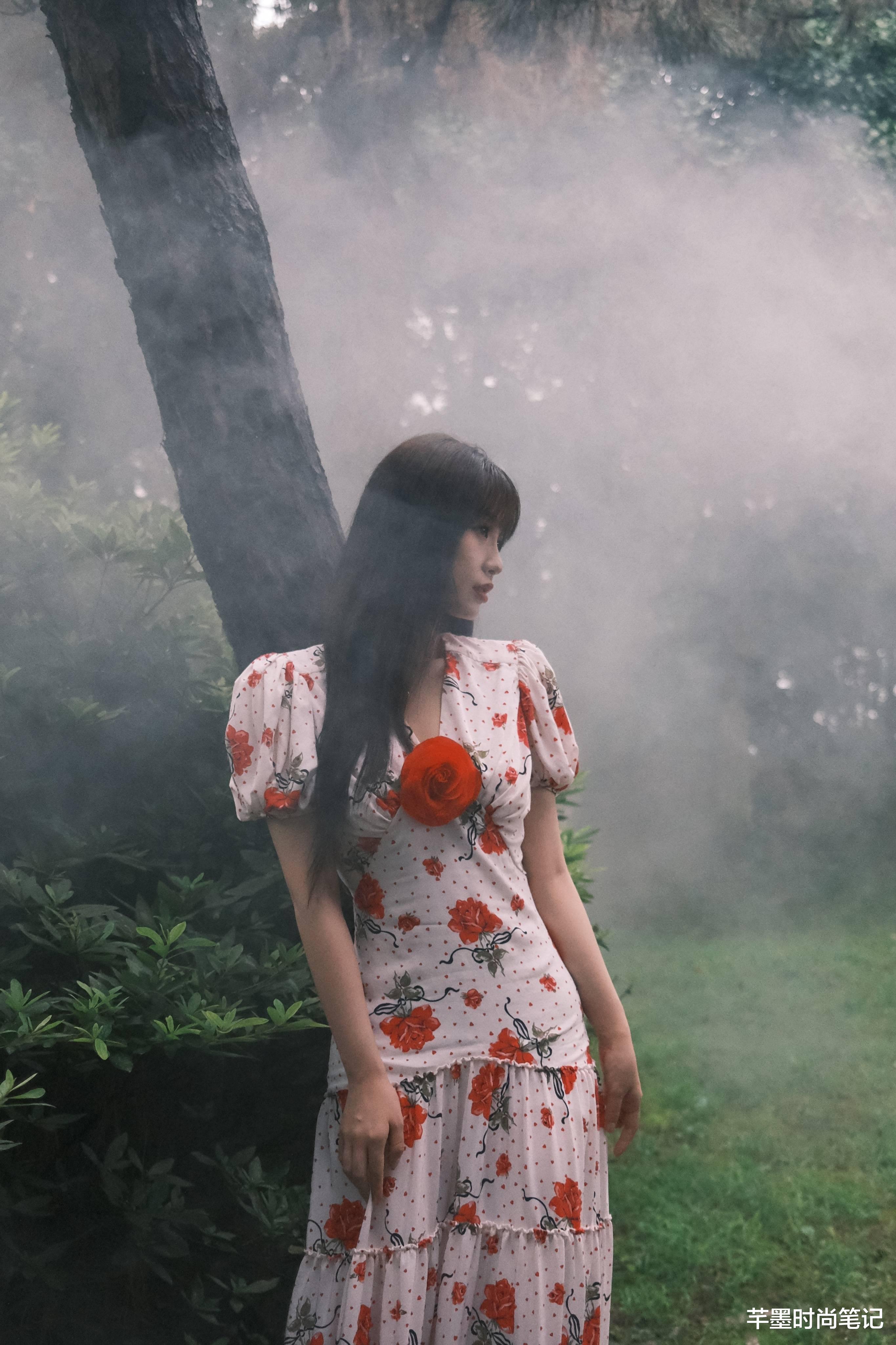 芊墨时尚笔记|这才是虞书欣该有的样子,一身简约风格的私服穿搭,少女感爆棚