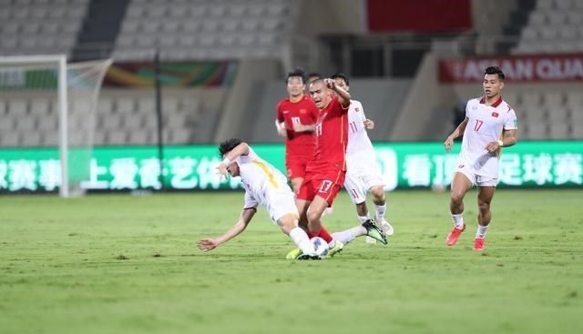 幻女姬 国足vs阿曼前瞻：分析最强首发位置详情，多个位置变动，武磊首发