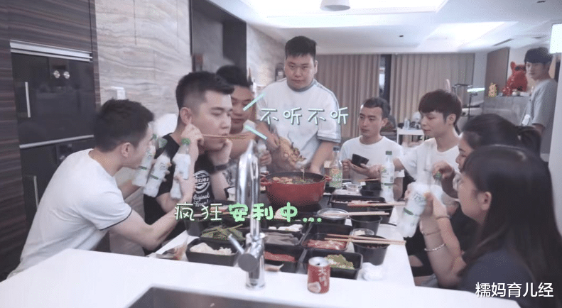 大学生|年薪超50万的人都啥“学历”?得知答案,网友没有对比就没有伤害