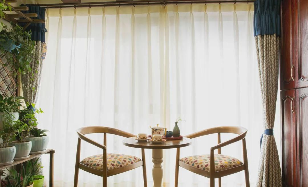 |晒晒120㎡新家,阳台的设计朋友都说好,简单一改就多几排柜子用