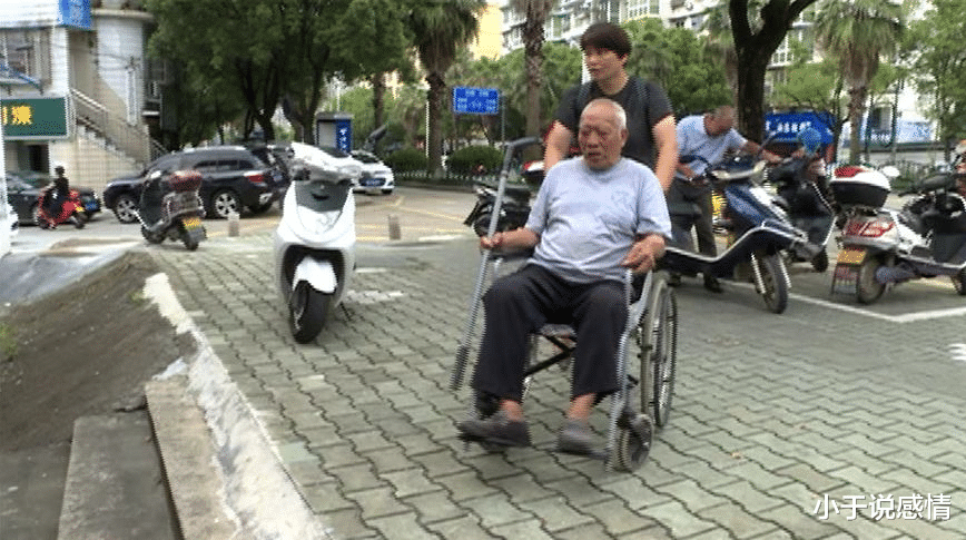 65岁的雇主给了我一张银行卡,然后对我提了一个要求,我陷入了迷茫