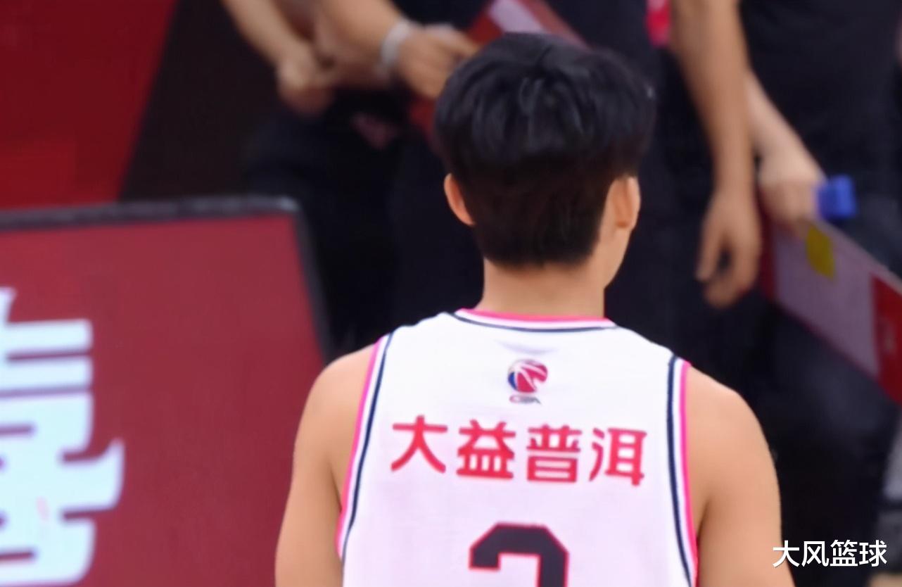 廣東男籃|7分2籃板！杜鋒信任用人獲回報，1米78“徐中鋒”成宏遠王牌后衛