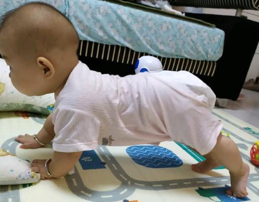 京妈说|出生时嚎啕大哭，抱来妈妈身边瞬间停止，宝宝什么时候开始认妈妈