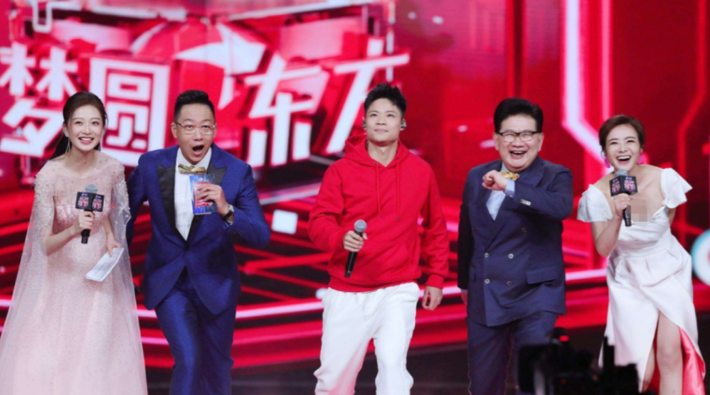 东方卫视|冯琳再次登台亮相东方卫视，气质出众才华横溢，她的成功绝非偶然