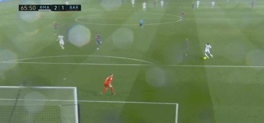 巴塞羅那|西甲變天！皇馬2-1巴薩登頂，本澤馬風騷破門，梅西中柱